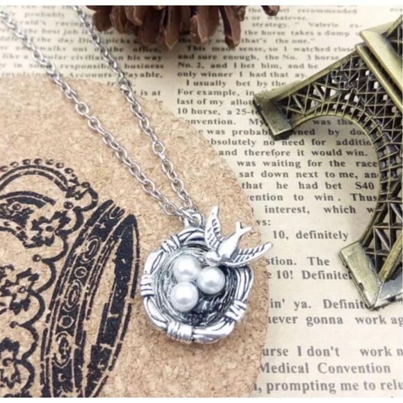 New Womens Vintage Inspired Silver Mama Bird W 3 Pearl Eggs 3 Kids Nest Necklace - Picture 2 of 2